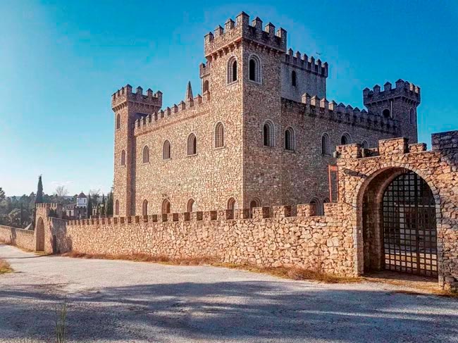 Castelo do Adriano: construiu com os filhos um castelo de sonho em Portugal Castelo do Adriano