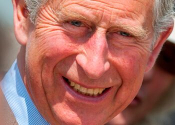 Rei Carlos III e o relacionamento com a Família Real