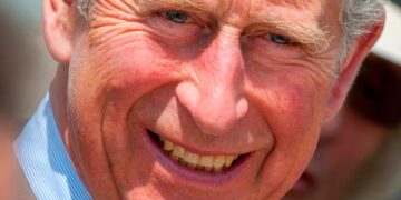 Rei Carlos III e o relacionamento com a Família Real