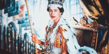 joias emblemáticas da rainha Elizabeth II