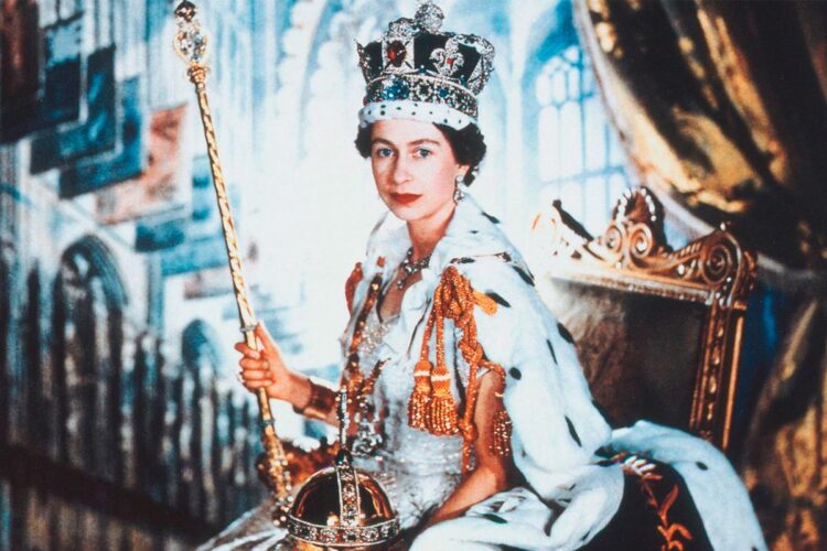 joias emblemáticas da rainha Elizabeth II