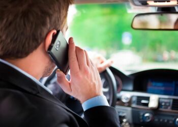 conduzir ao telemóvel