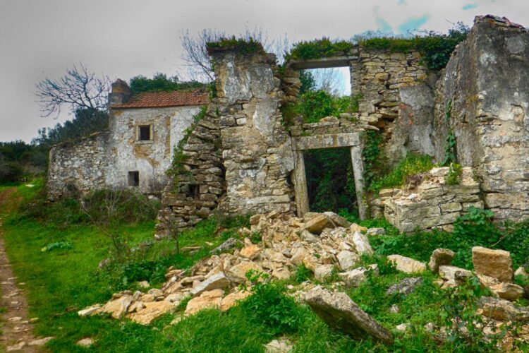aldeia abandonada às portas de Lisboa