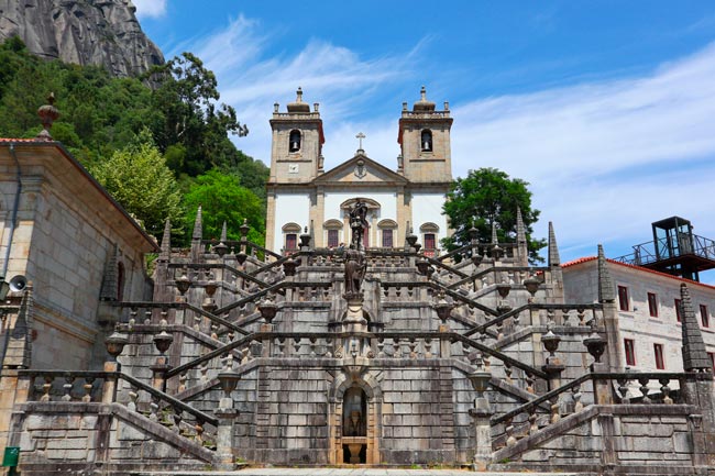 Santuário de Nossa Senhora da Peneda e os seus encantos Santuário de Nossa Senhora da Peneda