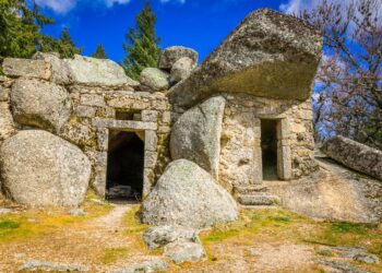 estranhos edifícios em Portugal
