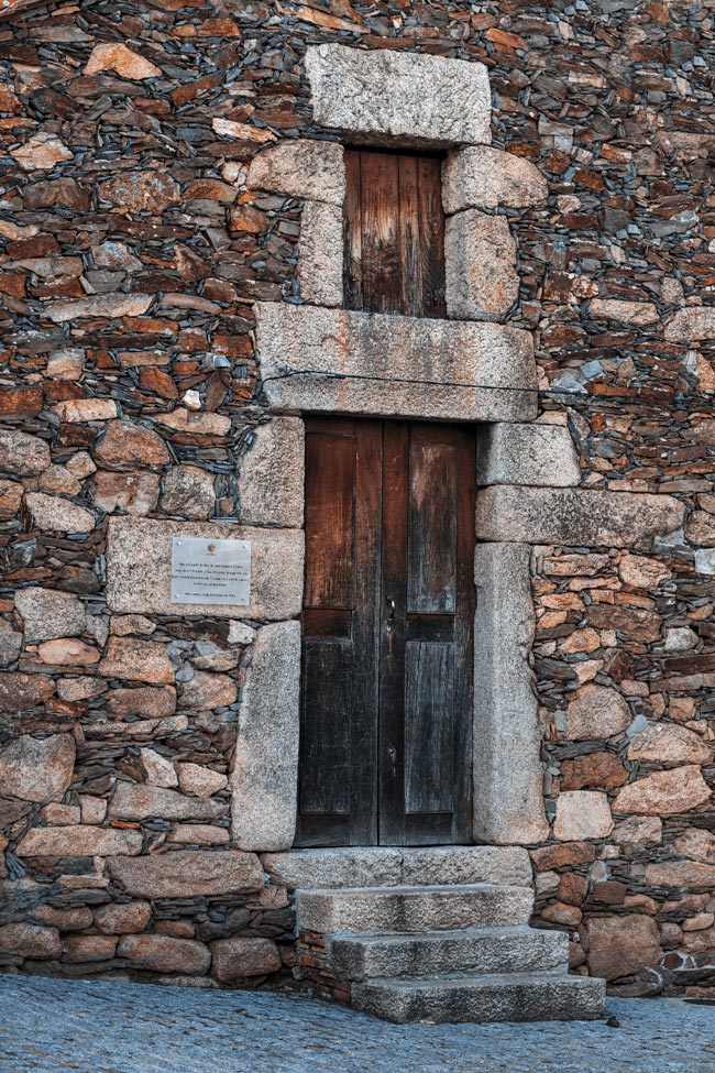 A aldeia onde ninguém passa fome ou sede na Serra da Estrela aldeia onde ninguém passa fome ou sede