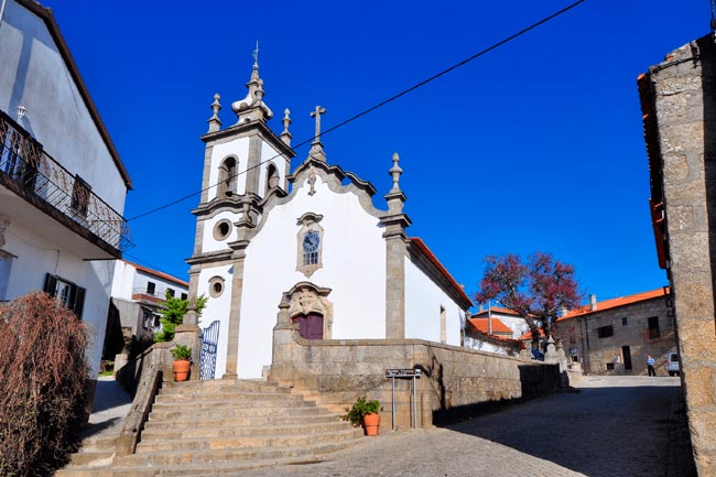 A aldeia onde ninguém passa fome ou sede na Serra da Estrela aldeia onde ninguém passa fome ou sede