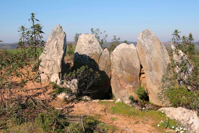 Cachopo: a aldeia com casas circulares de origem pré-histórica no Algarve Cachopo