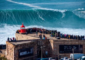 ondas gigantes da Nazaré