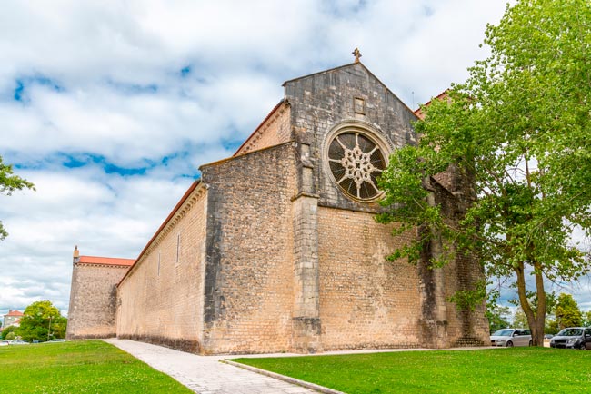 D. Afonso Henriques fez o impossível e conquistou Santarém aos Mouros conquistou Santarém aos Mouros