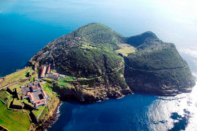 Angra do Heroísmo: das ruínas ergueu-se uma espantosa cidade nos Açores espantosa cidade