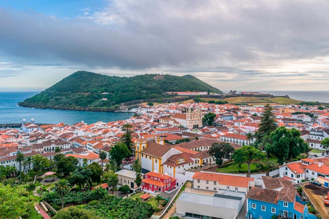 Angra do Heroísmo: das ruínas ergueu-se uma espantosa cidade nos Açores espantosa cidade