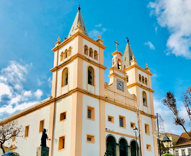 Angra do Heroísmo: das ruínas ergueu-se uma espantosa cidade nos Açores espantosa cidade