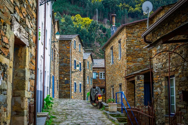 Espanhóis rendidos aos encantos de aldeia presépio no Centro de Portugal aldeia presépio no Centro de Portugal