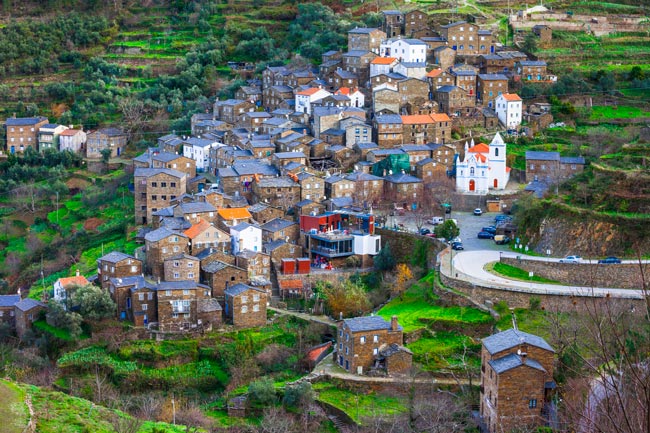 Espanhóis rendidos aos encantos de aldeia presépio no Centro de Portugal aldeia presépio no Centro de Portugal
