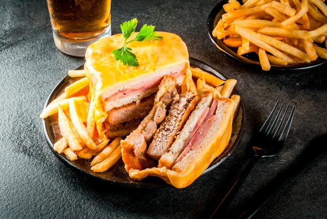 Francesinha: achado ou punição gastronómica? CN Traveler responde. CN Traveler