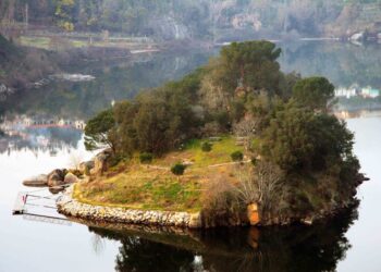 ilha paradisíaca do rio Douro