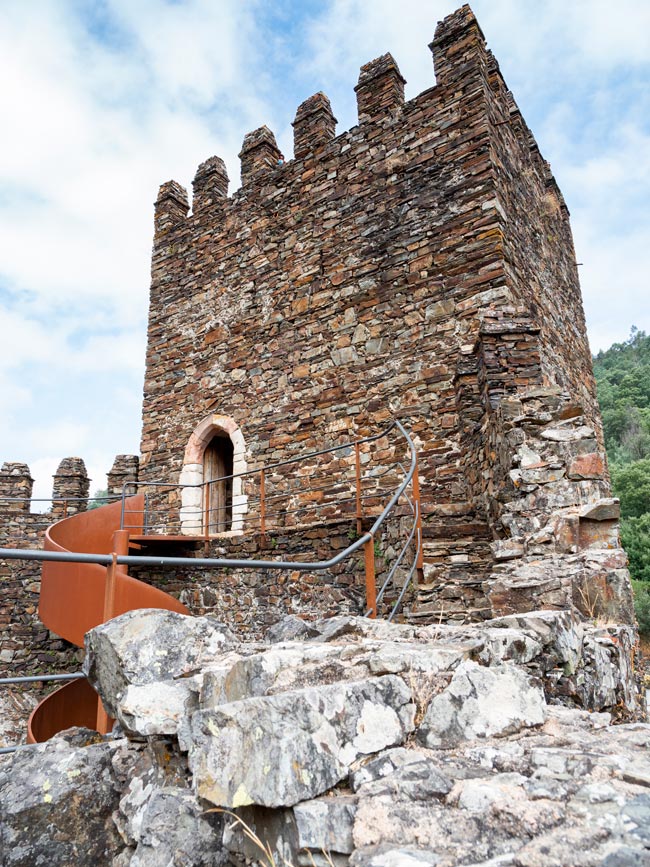 Castelo de Arouce: O castelo que a mulher de D. Afonso Henriques usava para férias, na Lousã mulher de D. Afonso Henriques