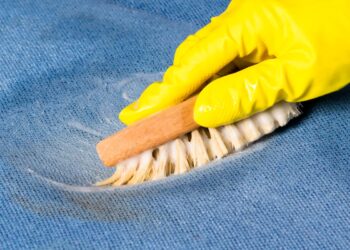 limpar tecido de sofá