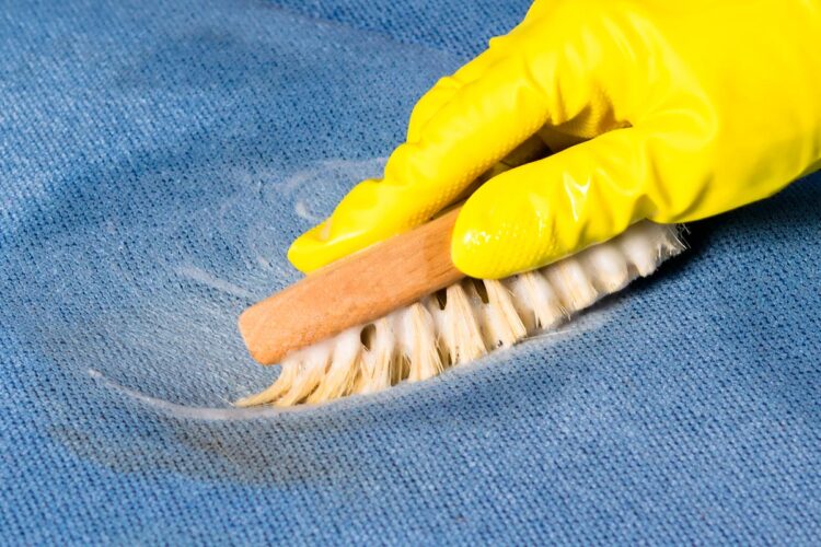 limpar tecido de sofá