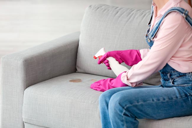 Truques infalíveis para limpar tecido de sofá limpar tecido de sofá