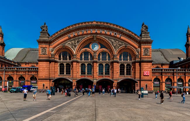 As 36 estações de comboio mais bonitas do mundo. Há 3 em Portugal 36 estações de comboio mais bonitas do mundo