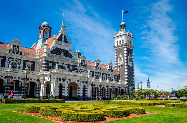 As 36 estações de comboio mais bonitas do mundo. Há 3 em Portugal 36 estações de comboio mais bonitas do mundo
