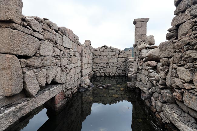 Vilarinho da Furna: A história da milenar aldeia submersa no Gerês aldeia submersa no Gerês