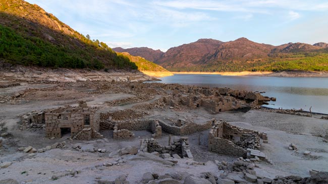 Vilarinho da Furna: A história da milenar aldeia submersa no Gerês aldeia submersa no Gerês