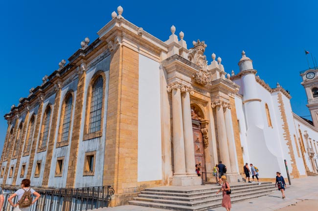 Provavelmente, a biblioteca mais bonita de Portugal biblioteca mais bonita de Portugal