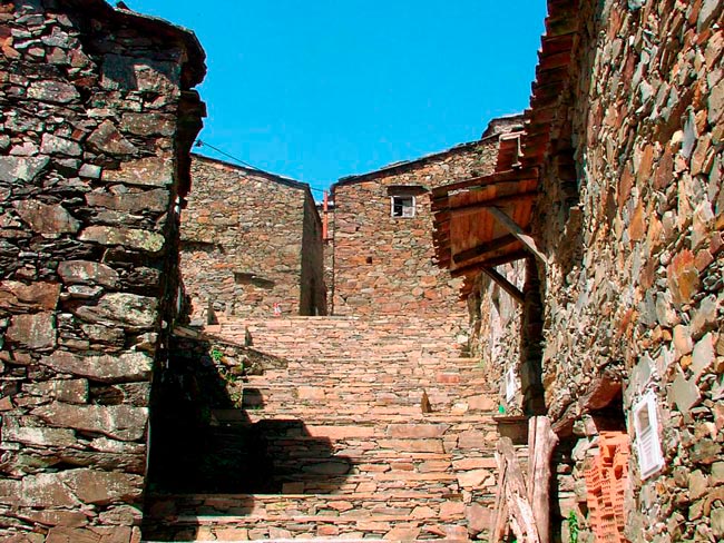 Chiqueiro: a Aldeia do Xisto escondida na Serra da Lousã Chiqueiro