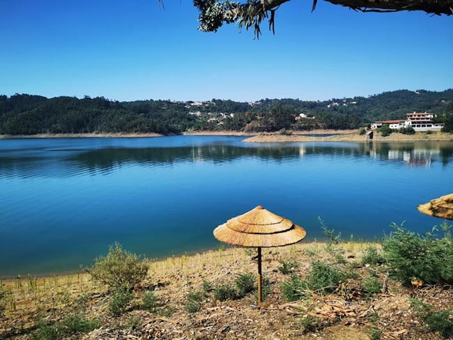 Praias fluviais de Tomar e arredores: perfeitas para o verão Reunimos cinco praias fluviais de Tomar e arredores que são perfeitas para se estar em dias de calor… Bons mergulhos!