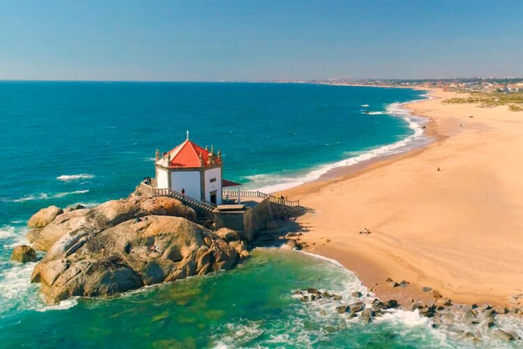 Conheça as melhores praias do Douro Litoral. São maravilhosas e prometem momentos muito bem passados para toda a família.