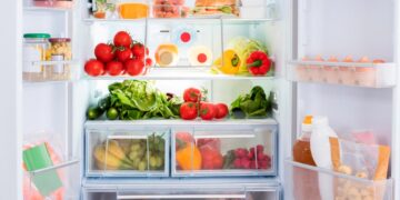 Conheça os alimentos que não pode guardar no frigorífico para que eles não percam propriedades importantes.