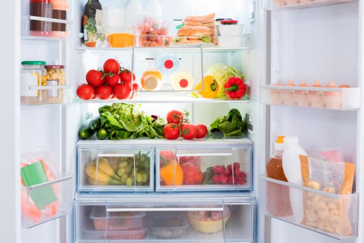 Conheça os alimentos que não pode guardar no frigorífico para que eles não percam propriedades importantes.
