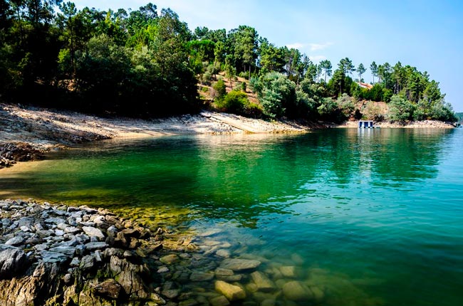 Praias fluviais de Tomar e arredores: perfeitas para o verão Reunimos cinco praias fluviais de Tomar e arredores que são perfeitas para se estar em dias de calor… Bons mergulhos!