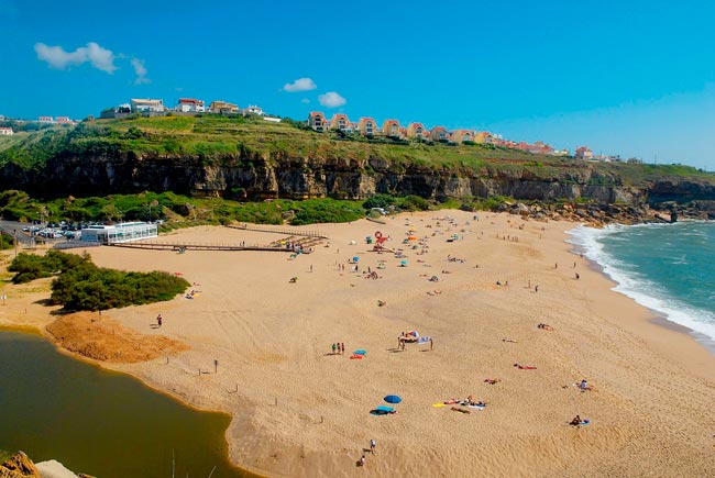 As melhores praias da Ericeira são maravilhosas Descubra as melhores praias da Ericeira onde vai querer estender a toalha e aproveitar o bom tempo da melhor forma.