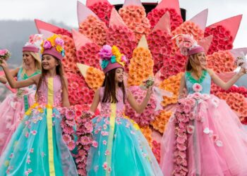 A Festa da Flor é um dos eventos mais aguardados na ilha da Madeira. Descubra a magia e encanto das ruas floridas e desfiles incríveis. Leia agora!