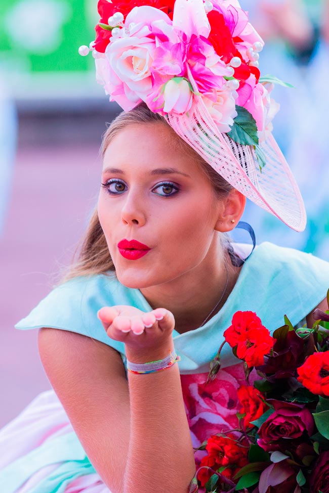 A magia da Festa da Flor na Madeira A Festa da Flor é um dos eventos mais aguardados na ilha da Madeira. Descubra a magia e encanto das ruas floridas e desfiles incríveis. Leia agora!