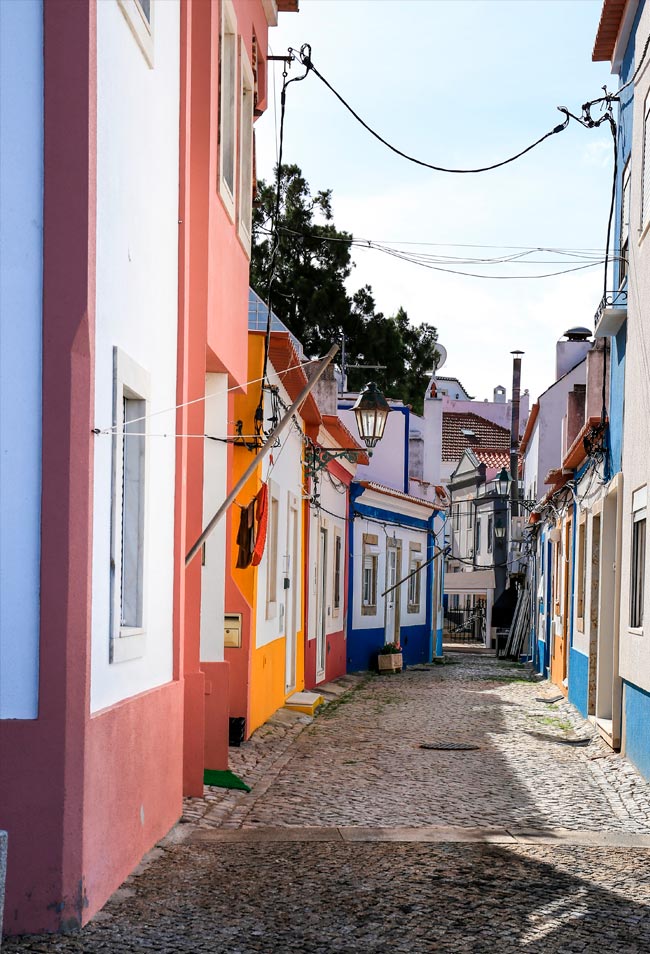 Alcochete, a atração junto a Lisboa que encanta espanhóis Descubra por que Alcochete, cidade vizinha de Lisboa, é um destino turístico cada vez mais popular entre os espanhóis. Leia o nosso artigo!