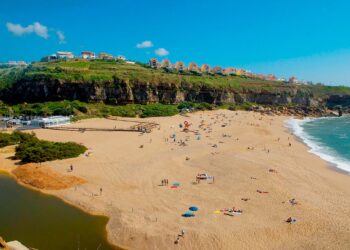 Descubra as melhores praias da Ericeira onde vai querer estender a toalha e aproveitar o bom tempo da melhor forma.