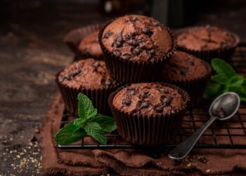 Os fãs de chocolate não podem perder a nossa receita de bolinhos de chocolate! Fofinhos e saborosos, são irresistíveis.