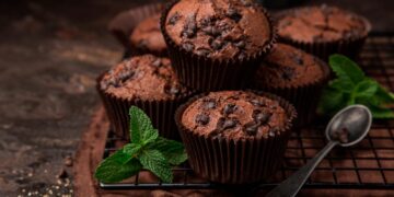 Os fãs de chocolate não podem perder a nossa receita de bolinhos de chocolate! Fofinhos e saborosos, são irresistíveis.