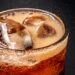 Descubra formas inovadoras de usar Coca-Cola nas suas tarefas domésticas.
