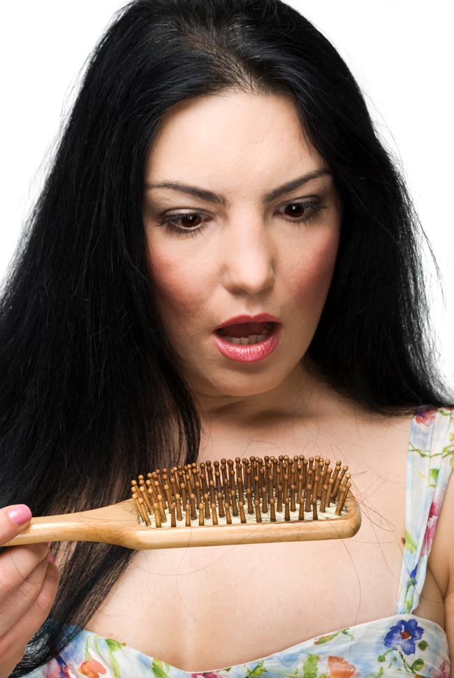 Como limpar a escova de cabelo eficazmente Se quer limpar a escova de cabelo devidamente, tem de fazer mais do que retirar os cabelos…