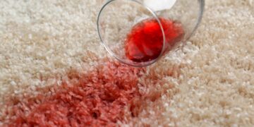 Tome nota das nossas sugestões e diga adeus a nódoas de vinho. Saiba como remover manchas de vinho tinto de tapetes e carpetes.