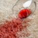 Tome nota das nossas sugestões e diga adeus a nódoas de vinho. Saiba como remover manchas de vinho tinto de tapetes e carpetes.