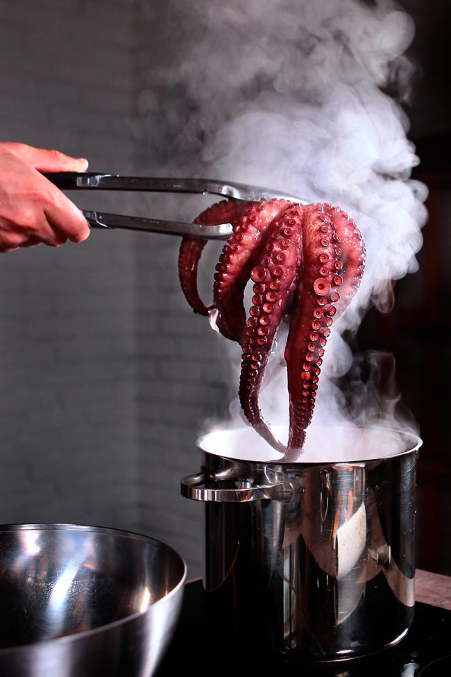 Dicas de chef para fazer polvo congelado tenro Há truques que funcionam e que alteram a forma como fazemos as coisas. Aprenda a fazer polvo congelado tenro e macio!