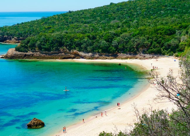 6 magníficas praias a menos de 1 hora de Lisboa praias a menos de 1 hora de Lisboa