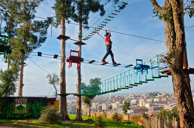 10 parques aventura em Portugal para toda a família Descubra as diversas experiências que pode viver em parques aventura em Portugal, com diversão garantida para toda a família.